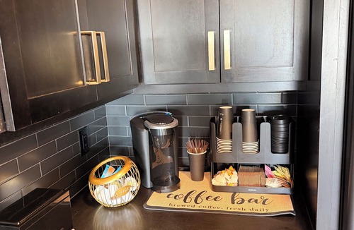 Deep Ellum Apartment | Walk to Bars + Restaurants + Skyline Views. Steps to State Fair. Free Parking.