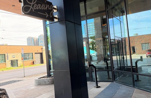 Deep Ellum Apartment | Walk to Bars + Restaurants + Skyline Views. Steps to State Fair. Free Parking.