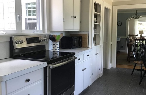 Brewster House | Walk to Beach! 3 bedrooms, huge yard, bay views, A/C