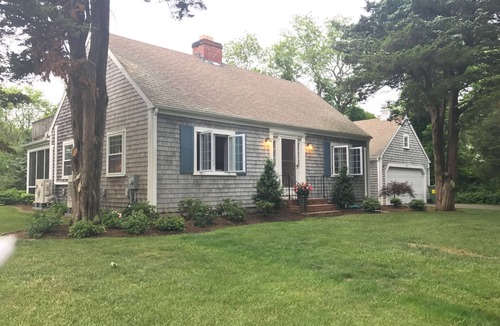 Brewster House | Walk to Beach! 3 bedrooms, huge yard, bay views, A/C