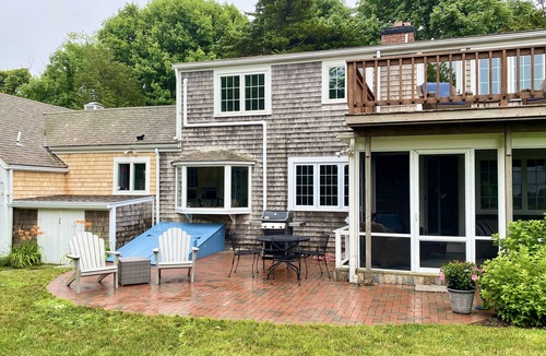 Brewster House | Walk to Beach! 3 bedrooms, huge yard, bay views, A/C
