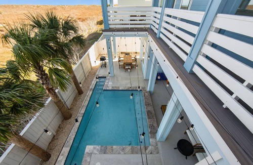 Port Aransas House | Walk to Beach Access Luxury Home w/Pool & Games