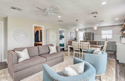 Galveston House | Walk to Beach & Bay: Galveston Home w/Pier Access