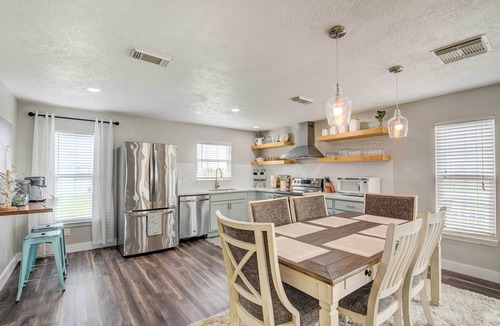 Galveston House | Walk to Beach & Bay: Galveston Home w/Pier Access