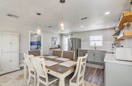 Galveston House | Walk to Beach & Bay: Galveston Home w/Pier Access