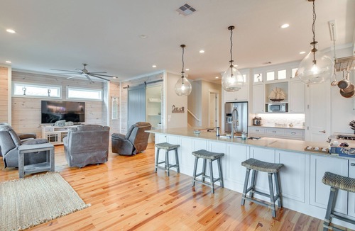 Galveston Cottage | Walk to Beach! Bayfront Port Bolivar Home w/Dock
