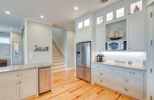 Galveston Cottage | Walk to Beach! Bayfront Port Bolivar Home w/Dock