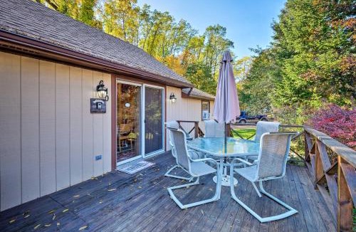 Bolton Landing House | Walk to Beach! Bolton Landing Cottage with Deck