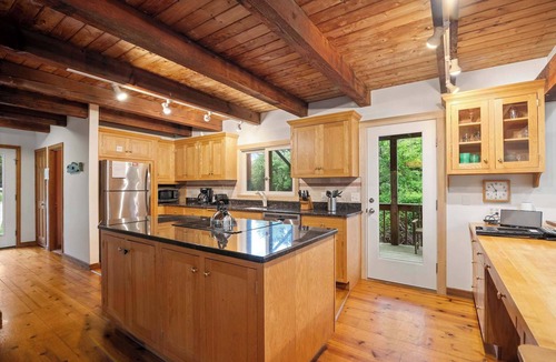 Truro House | Walk to Beach! Central AC!