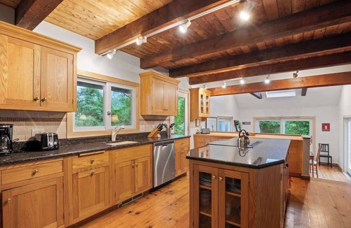 Truro House | Walk to Beach! Central AC!