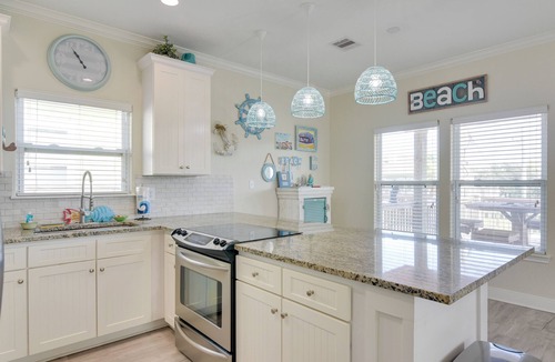 Crystal Beach Cottage | Walk to Beach: Coastal Gem in Bolivar Peninsula!
