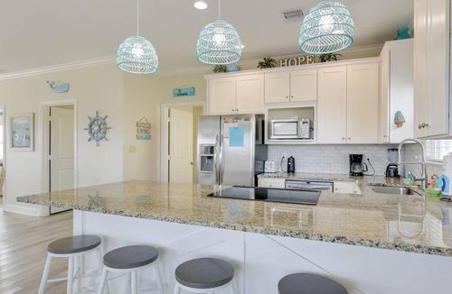 Crystal Beach Cottage | Walk to Beach: Coastal Gem in Bolivar Peninsula!