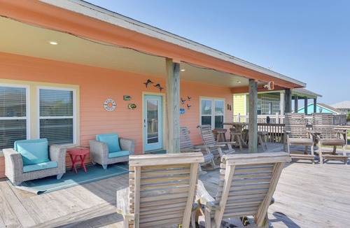Crystal Beach Cottage | Walk to Beach: Coastal Gem in Bolivar Peninsula!
