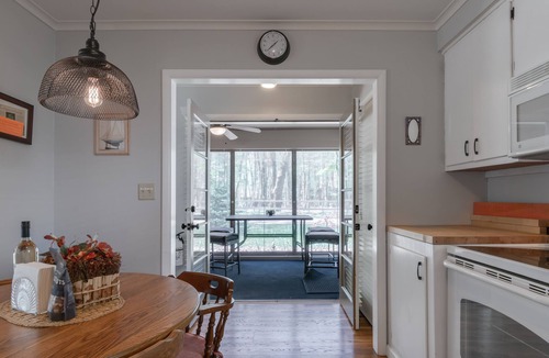 Douglas Cottage | Walk to beach - Cozy 2 Bed/1 Bath Cottage - Sleeps 6 - 1 block to Lake Michigan