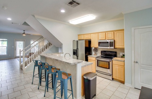 Corpus Christi House | Walk to Beach & Dining: Corpus Christi Townhome