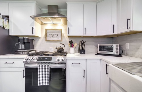 South Dennis Cottage | Walk to Beach: Dennis Cottage w/Deck!