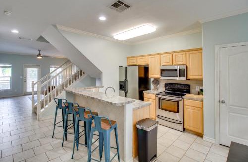 Corpus Christi House | Walk to Beach & Dining: Corpus Christi Townhome
