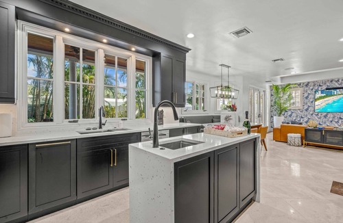Harbour Inlet House | Walk to Beach/Heated Pool/Serenity at its Finest/Hemingway Key/VlLLAS