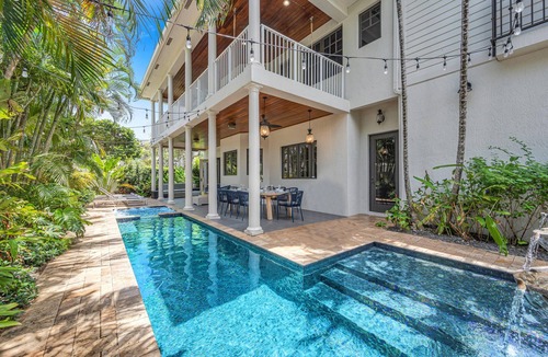 Harbour Inlet House | Walk to Beach/Heated Pool/Serenity at its Finest/Hemingway Key/VlLLAS