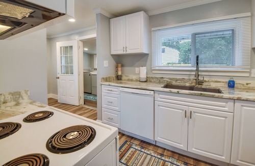 Buckroe Beach Cottage | Walk to Beach: Hampton Home w/Grill!