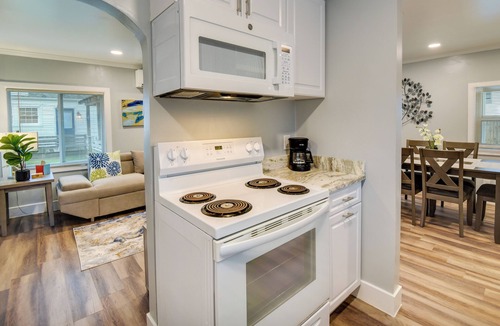 Buckroe Beach Cottage | Walk to Beach: Hampton Home w/Grill!