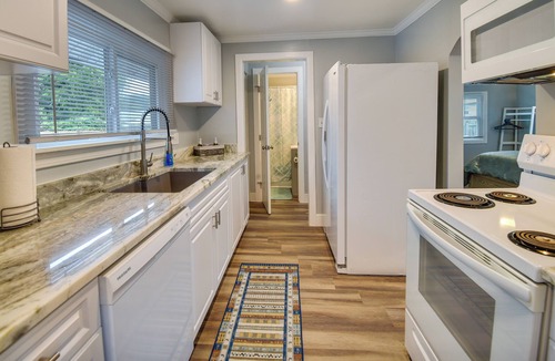 Buckroe Beach Cottage | Walk to Beach: Hampton Home w/Grill!