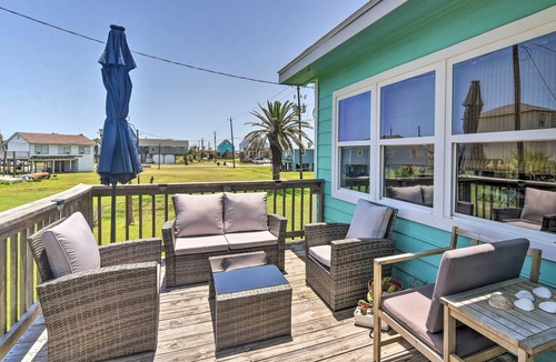 Surfside Beach Cottage | Walk to Beach: Home w/Deck in Surfside Beach!
