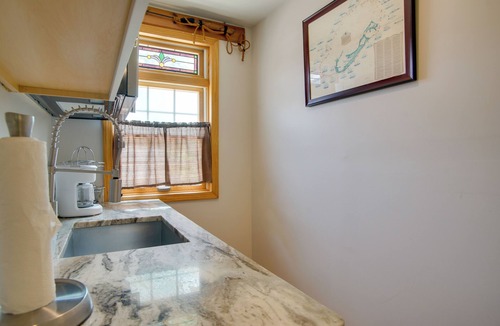 East Chop Apartment | Walk to Beach & Lighthouse: Oak Bluffs Studio!