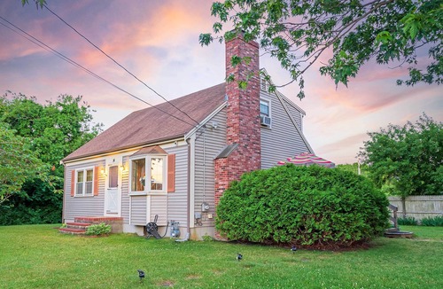 Barnstable County Cottage | Walk to Beach & Main St: Dog-friendly Cape Cod Gem