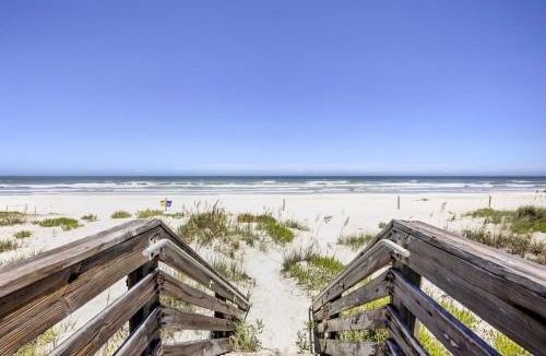 New Smyrna Beach House | Walk to Beach New Smyrna Beach Abode with BBQ!