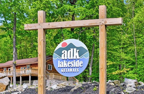 Lake George Cabin | Walk to Beach - Pet friendly Cabin w/Workspace