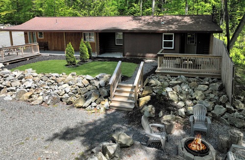 Lake George Cabin | Walk to Beach - Pet friendly Cabin w/Workspace