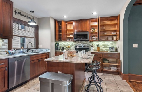 Sheboygan House | Walk to Beach & Pier | Fully-Loaded Kitchen