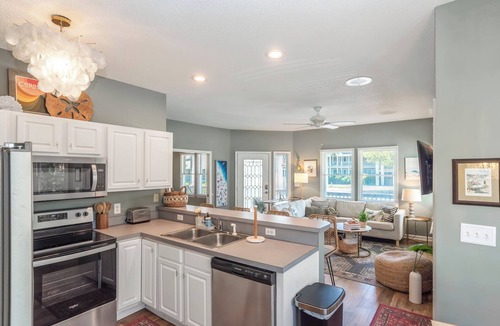 Corolla Light Condo | Walk to Beach & Pool, Resort Amenities, Pvt Deck