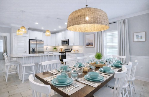 Villages of Crystal Beach House | Walk to Beach! Pool, Shuttle, 2 Kings–Kid Friendly