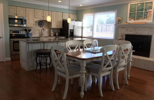 Northeast Virginia Beach Condo | Walk to beach! Rooftop deck for relaxing, elevator, completely remodeled!
