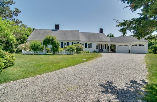 West Barnstable House | Walk to Beach: Spacious Cape Cod Abode w/Deck!