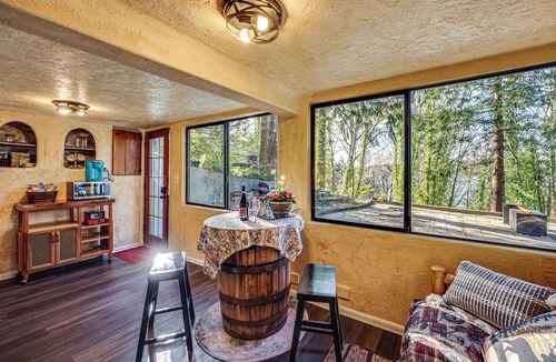 Burley Apartment | Walk to Beach! Scenic 'Wine Studio' in Gig Harbor