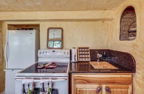 Burley Apartment | Walk to Beach! Scenic 'Wine Studio' in Gig Harbor