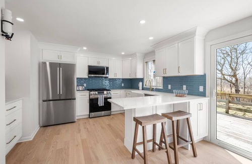 West Yarmouth House | Walk to Beach | Screened Porch | Family Friendly