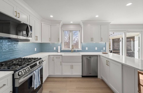 West Yarmouth House | Walk to Beach | Screened Porch | Family Friendly