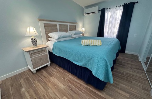 Siesta Key Hotel | Walk to Beach, Siesta Key Villa 2, Pool View. Daily Rentals