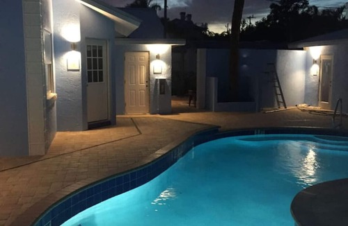 Siesta Key Hotel | Walk to Beach, Siesta Key Villa 2, Pool View. Daily Rentals