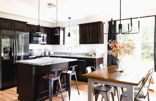 Warwick House | Walk To Beach | Spacious House