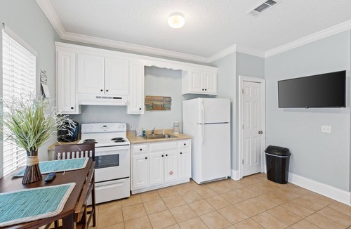 El Centro Beach House | Walk to Beach! 3BR Townhome w/Ocean View Balcony, Grill & Parking in West End