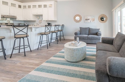 El Centro Beach House | WALK TO BEACH! Spacious, Sleeps 12! Gulf View, Pool & Grill
