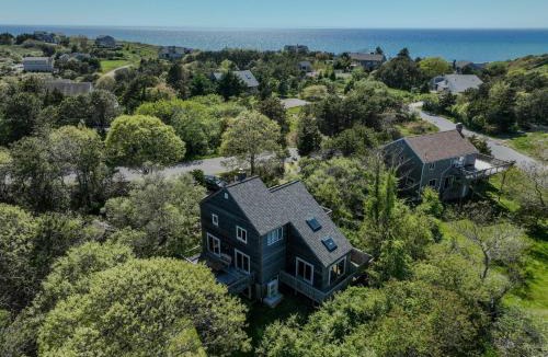 Truro House | Walk to Beach w Roof-Level Deck