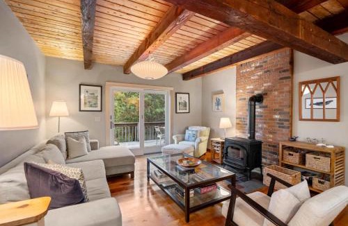 Truro House | Walk to Beach w Roof-Level Deck