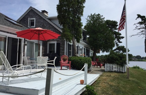Falmouth Heights House | Walk to Beach - Waterfront 3 BR Cape - Pet friendly - Falmouth Heights, MA
