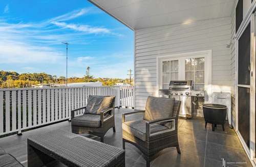 Malua Bay House | Walk to Beach & WiFi | Hamptons Hideaway